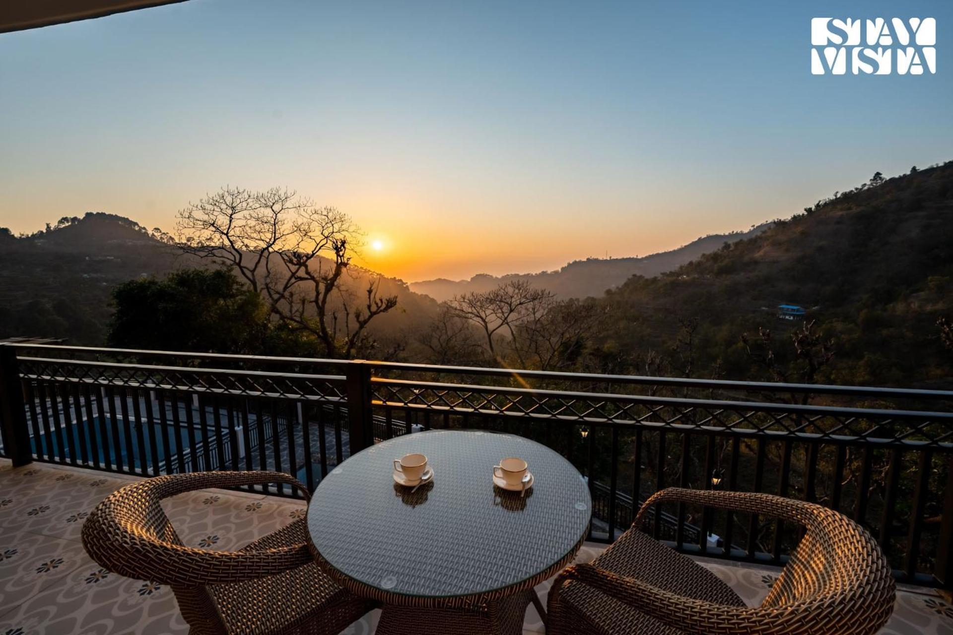 Stayvista At Sunset Springs With Pool & Views Nainital Εξωτερικό φωτογραφία